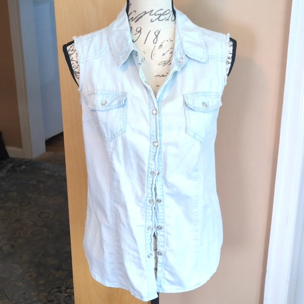 Frida Kahlo Sleeveless Top - Picture 3 of 4